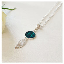 Charger l'image dans la galerie, Collier PLUME - cuir de saumon