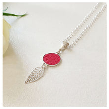 Charger l'image dans la galerie, Collier PLUME - cuir de saumon