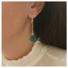 Charger l'image dans la galerie, Boucle d'oreille pendante ALMA - cuir de saumon