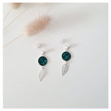 Charger l'image dans la galerie, Boucle d'oreille - Mini PLUME - cuir de saumon