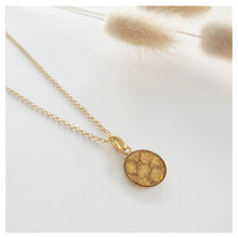 Charger l'image dans la galerie, Collier plaque or et cuir de saumon