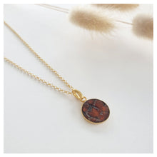 Charger l'image dans la galerie, Collier plaque or et cuir de saumon