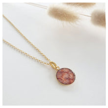 Charger l'image dans la galerie, Collier plaque or et cuir de saumon