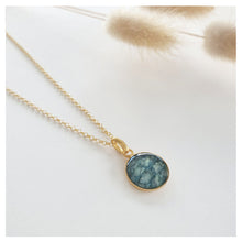 Charger l'image dans la galerie, Collier plaque or et cuir de saumon