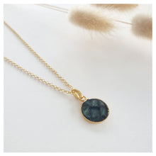 Charger l'image dans la galerie, Collier plaque or et cuir de saumon