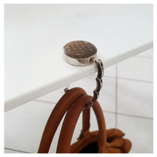 Charger l'image dans la galerie, Porte sac -cuir de saumon